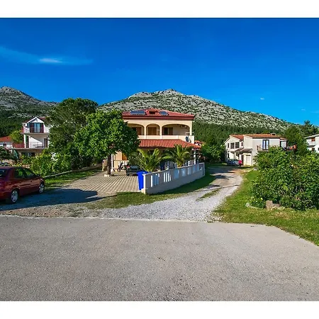 Kika Starigrad Paklenica